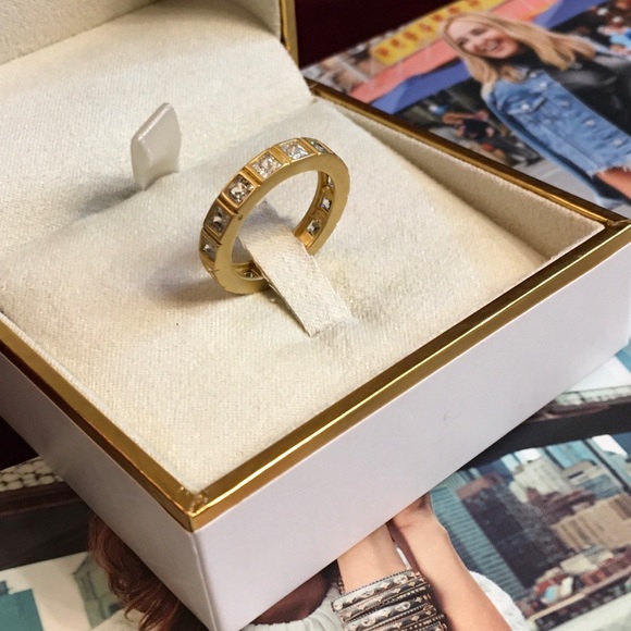 Sterling silver core 14k and rhodium matte finish. Single stack ring - Picture 5 of 9